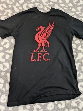 Liverpool Black T-Shirt with Red Crest - Official Club Design